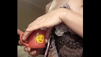 Bonjour mes coquins je vous offre le café