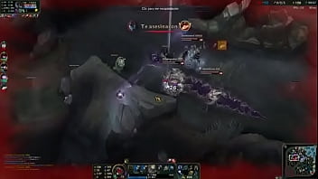 Teemo por un arbol una piedra y una cosa rara