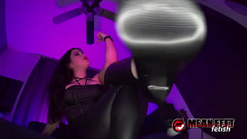 Busty dominatrix cassandra cain wants you to suck her toes