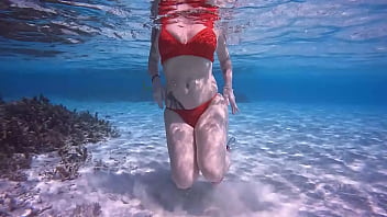 Pour ce dimanche très chaud tout va se passer dans l'eau des maldives alors