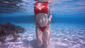 Pour ce dimanche très chaud tout va se passer dans l'eau des maldives alors