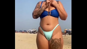 Aprontando Na Praia thumbnail