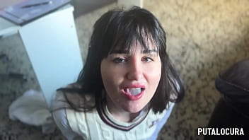 Putalocura española de culo enorme laura hardkinks se atraganta con una polla xl Putalocura española de culo enorme laura hardkinks se atraganta con una polla xl