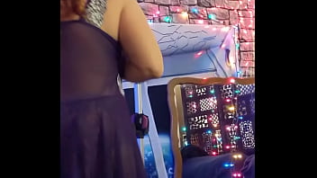 Wife strips naked plays with cunt gets facial