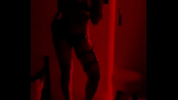 Allé suis moi je t'emmène dans mon deuxième monde reine de la transition