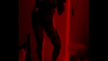 Allé suis moi je t'emmène dans mon deuxième monde reine de la transition