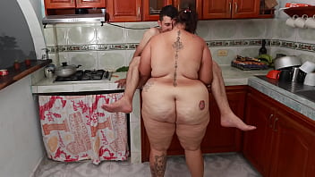 Follando ala esposa de mi amigo en la cosina