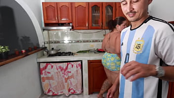 Follando ala esposa de mi amigo en la cosina