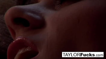 Brunette babe rubs her pussy