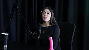 Gostosa Mostra Como Se Faz Um Bom Boquete Beija A Loira E Mostra Os Lindos Peitos Melina Khalifa Watch Sheer Red thumbnail