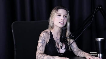 Gostosa mostra como se faz um bom boquete beija a loira e mostra os lindos peitos melina khalifa watch sheer red