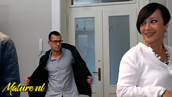 Maturenl amateur stepmom gets double penetrated by two young men