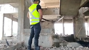 Eletricista Safado Trás Os Consolos Da Esposa Pro Seu Colega Enfia Nele Na Obra Fica Todo Arreganhado thumbnail