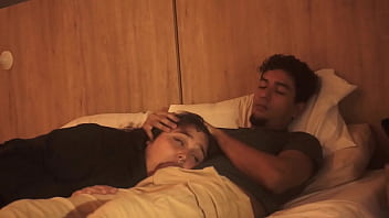 Mi mejor amiga me invita a ver una pelicula a su casa mientras sus padres no estan y no creeras lo que paso despues