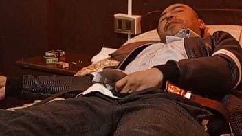 “encerrado en mi habitación me saco toda la leche”