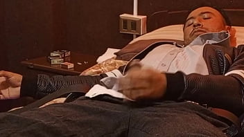 “encerrado en mi habitación me saco toda la leche”