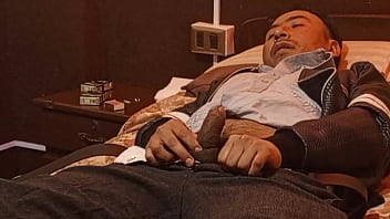 “encerrado en mi habitación me saco toda la leche”