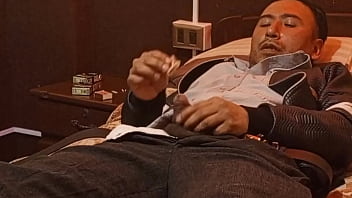 “encerrado en mi habitación me saco toda la leche”