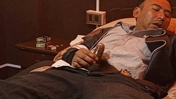 “encerrado en mi habitación me saco toda la leche”