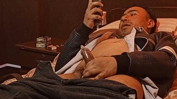 “encerrado en mi habitación me saco toda la leche”