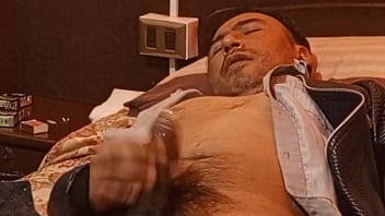 “encerrado en mi habitación me saco toda la leche”