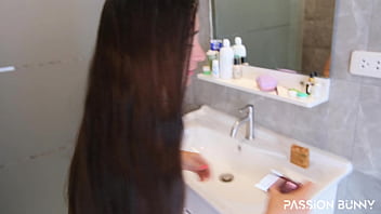 Perfect deep blowjob by hottie in bathroom short video