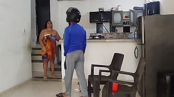 Mientras el cornudo trabaja llamo al repartidor me dio un sexo duro que nunca olvidaré y me dio la corrida en mi coño como yo quería