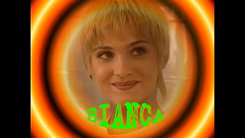 Bianca pussy training trio in the gym