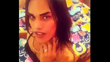 Frida rubi hilton mostrando sus curvas