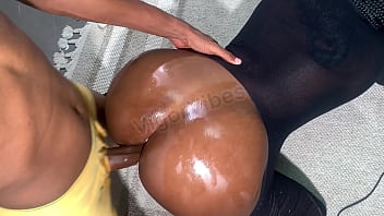 Roundass ebony twerker drilled and jizzed