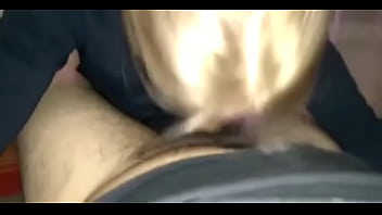 Loira sentando na rôla