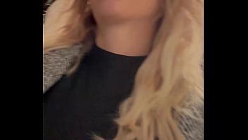 Hello la team j'arrive à lui faire fermer le magasin et l'attraper dans un coin pour qu'il me défonce le cul