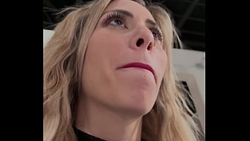 Hello la team j'arrive à lui faire fermer le magasin et l'attraper dans un coin pour qu'il me défonce le cul