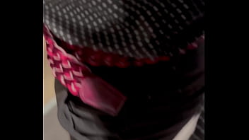 Hello la team j'arrive à lui faire fermer le magasin et l'attraper dans un coin pour qu'il me défonce le cul