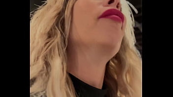 Hello la team j'arrive à lui faire fermer le magasin et l'attraper dans un coin pour qu'il me défonce le cul