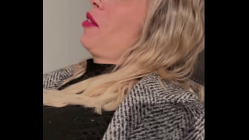 Hello la team j'arrive à lui faire fermer le magasin et l'attraper dans un coin pour qu'il me défonce le cul