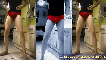 Vídeo Gay Relajado En Trusas Agarrándose La Verga thumbnail