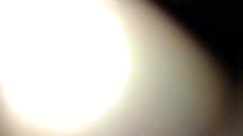 Me exibindo na praia aproveitei e fiz um xixi gostoso