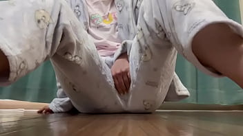 朝起きてパジャマでオナニーしたら白い液でてきちゃいました 朝起きてパジャマでオナニーしたら白い液でてきちゃいました