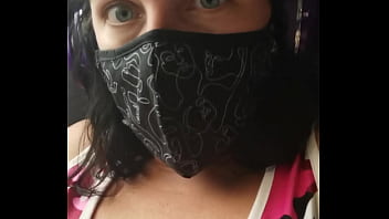 Alors tu veux voir ce que je fais à côté de ma voisine dans le train