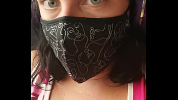 Alors tu veux voir ce que je fais à côté de ma voisine dans le train