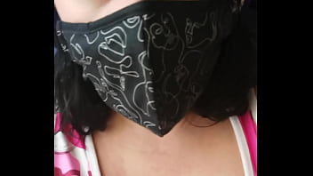 Alors tu veux voir ce que je fais à côté de ma voisine dans le train