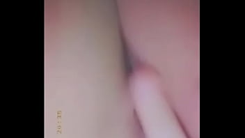 Le gusta echarse dedo