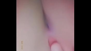 Le gusta echarse dedo