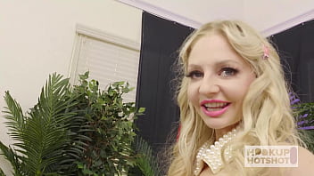 Petite blonde jenna fireworks offers up her ass for a raw session