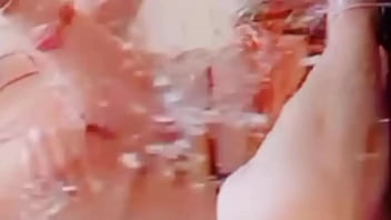 देसी माल की चूत में उंगली करते हुए बाथरूम में वायरल एमएमएस thumbnail