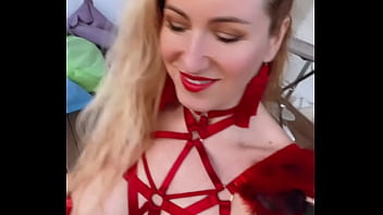 Voici la tenue que je portais lors du dernier gang bang postait ici hier soir