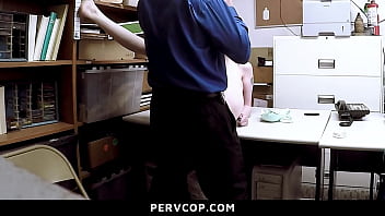 Teen avoiding by letting the guard fuck her pervcop