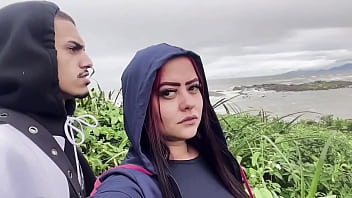 Novinho me fodeu na praia e quase que os turistas pegam nós no flagrante