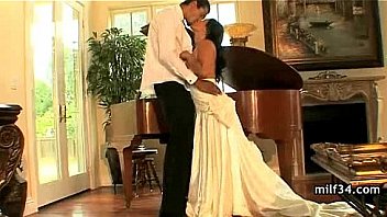 Horny milf gets kinky